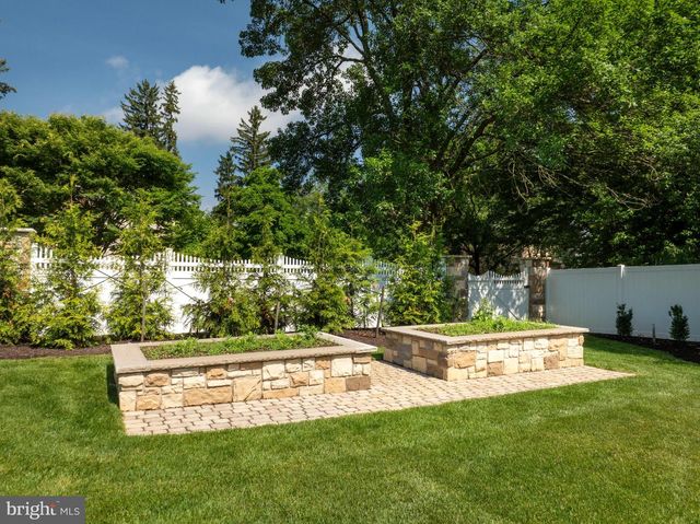 619 MCKEE ST, State College, PA 16803