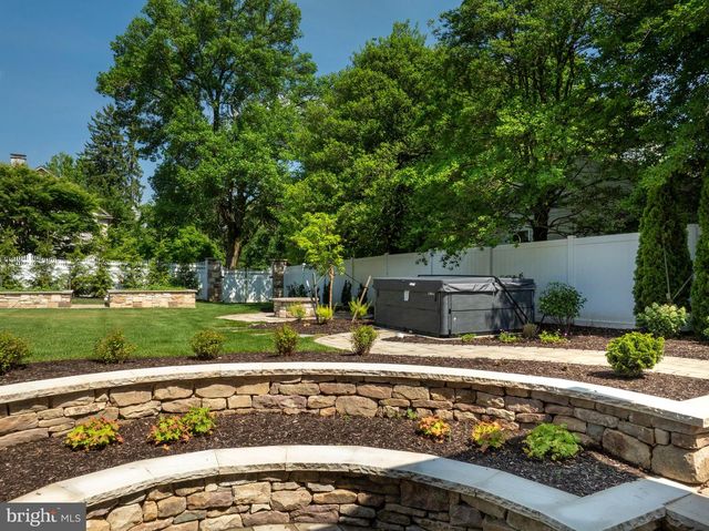 619 MCKEE ST, State College, PA 16803