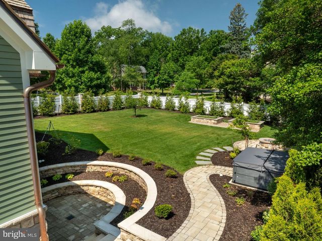 619 MCKEE ST, State College, PA 16803