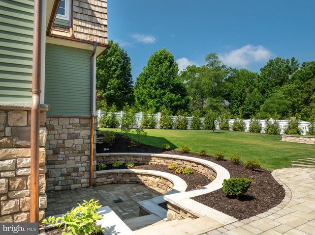 619 MCKEE ST, State College, PA 16803