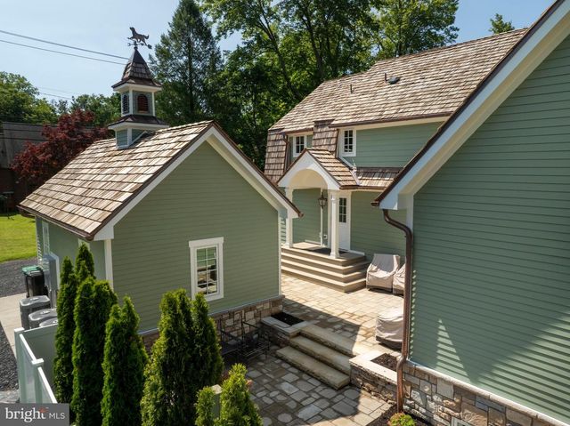 619 MCKEE ST, State College, PA 16803