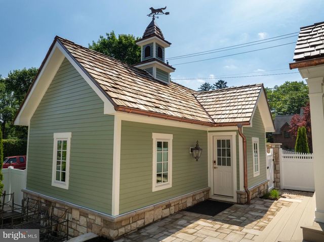 619 MCKEE ST, State College, PA 16803