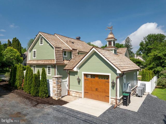 619 MCKEE ST, State College, PA 16803