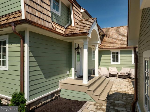 619 MCKEE ST, State College, PA 16803