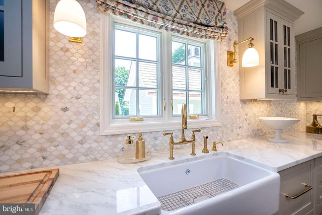 619 MCKEE ST, State College, PA 16803