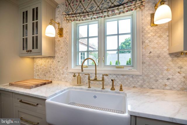 619 MCKEE ST, State College, PA 16803