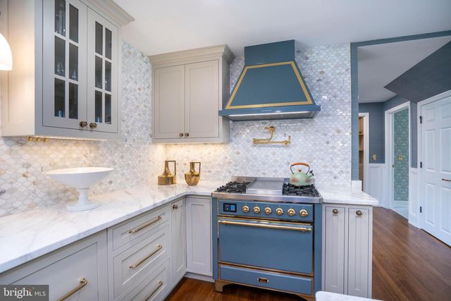 619 MCKEE ST, State College, PA 16803