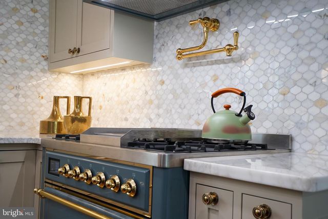 619 MCKEE ST, State College, PA 16803