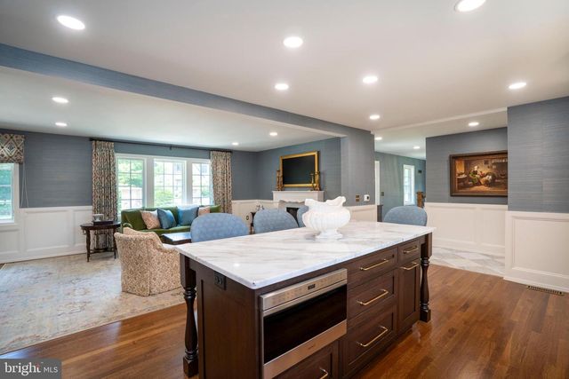 619 MCKEE ST, State College, PA 16803