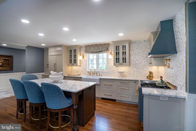 619 MCKEE ST, State College, PA 16803