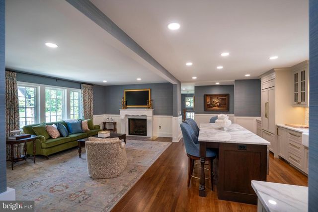 619 MCKEE ST, State College, PA 16803