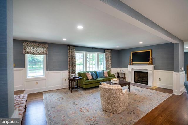 619 MCKEE ST, State College, PA 16803