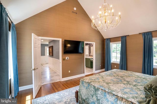 619 MCKEE ST, State College, PA 16803