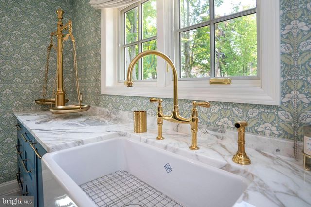 619 MCKEE ST, State College, PA 16803