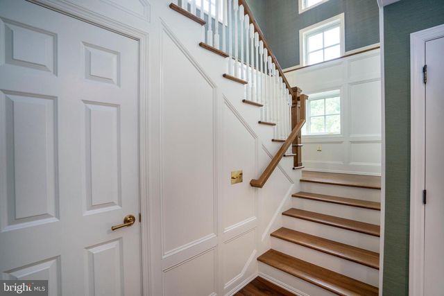 619 MCKEE ST, State College, PA 16803