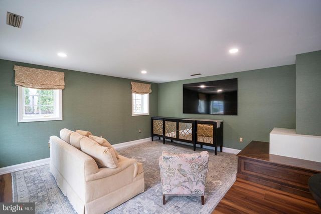 619 MCKEE ST, State College, PA 16803