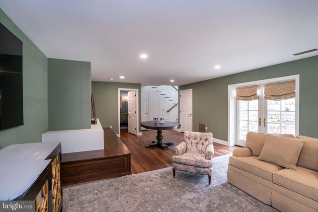 619 MCKEE ST, State College, PA 16803