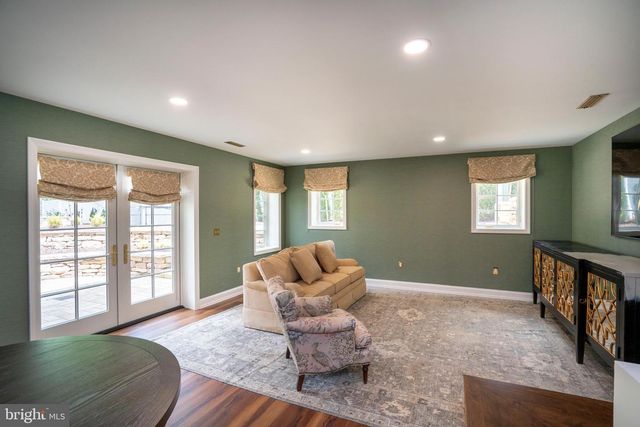 619 MCKEE ST, State College, PA 16803