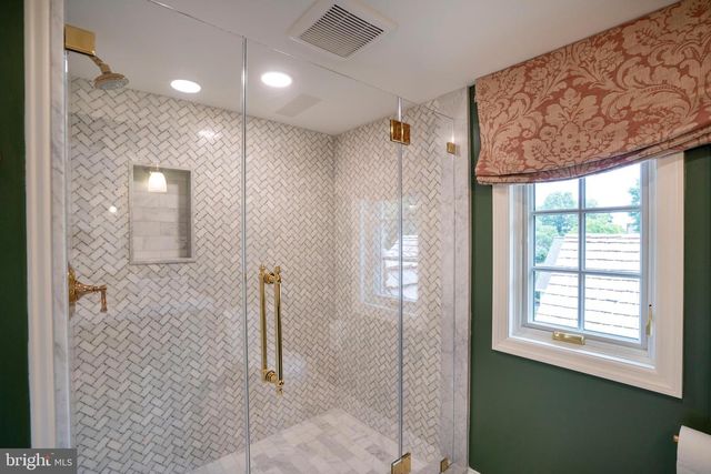 619 MCKEE ST, State College, PA 16803