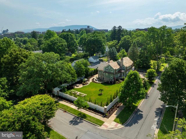 619 MCKEE ST, State College, PA 16803