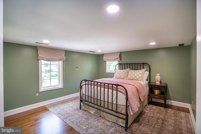 619 MCKEE ST, State College, PA 16803