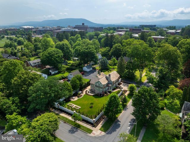 619 MCKEE ST, State College, PA 16803