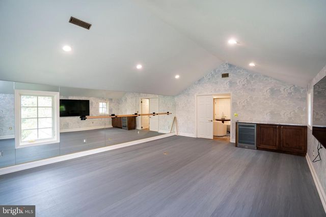 619 MCKEE ST, State College, PA 16803