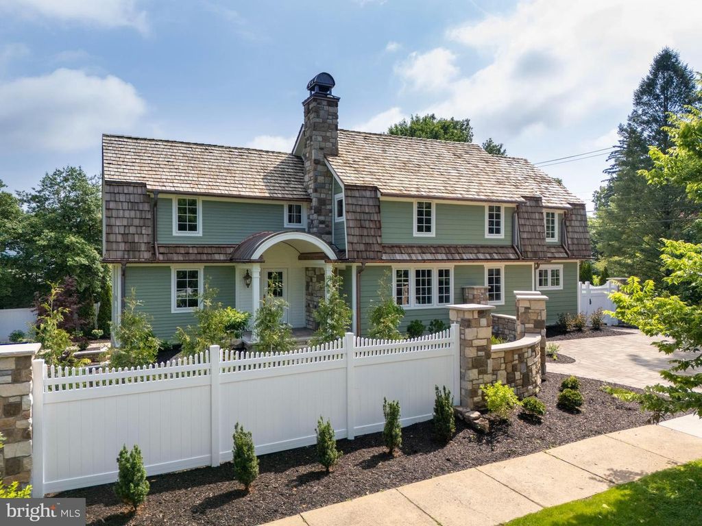 619 MCKEE ST, State College, PA 16803