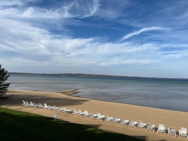 2305 US-131 N, East Bay Twp, MI 49684