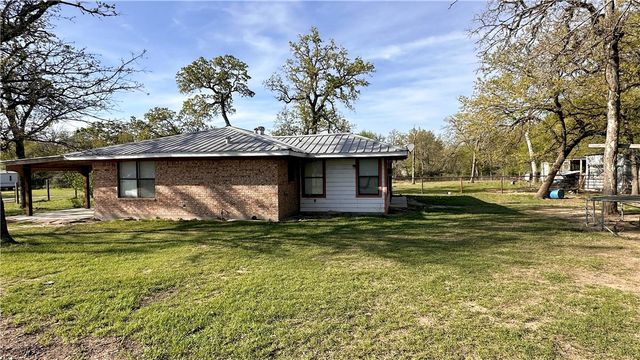 4056 Pecan Lane, Madisonville, TX 77864