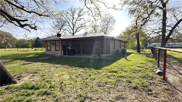 4056 Pecan Lane, Madisonville, TX 77864