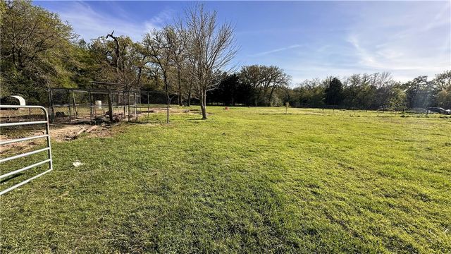 4056 Pecan Lane, Madisonville, TX 77864