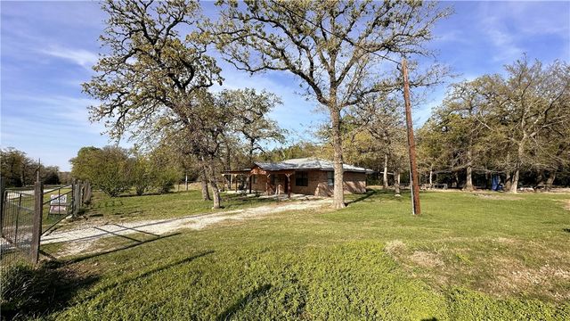 4056 Pecan Lane, Madisonville, TX 77864