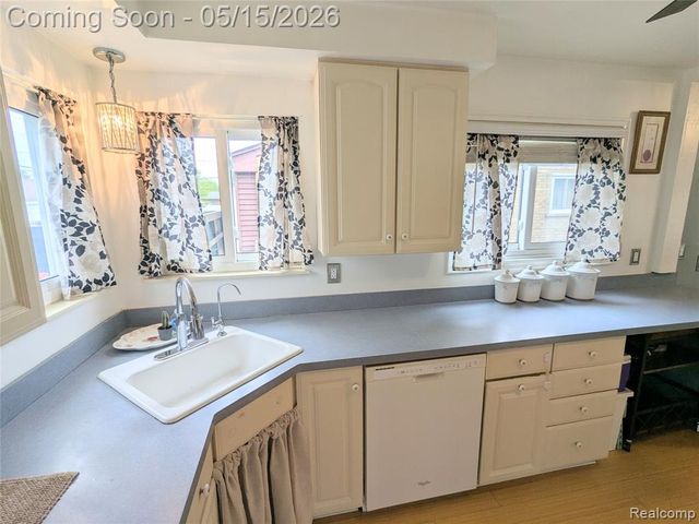 14940 Pennsylvania Road, Southgate, MI 48195