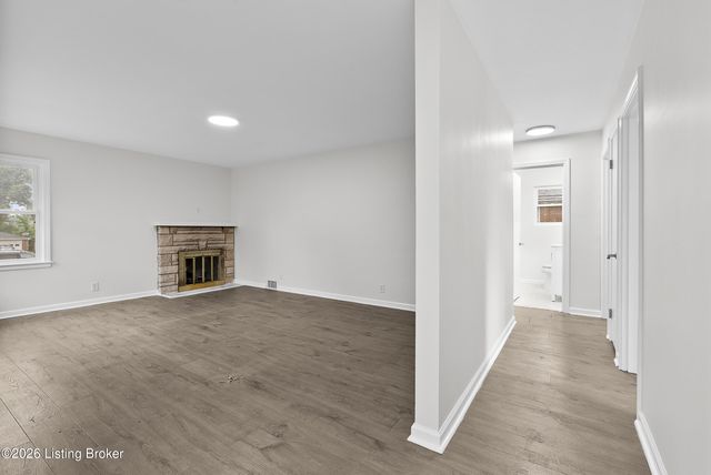 8706 Michael Edward Dr, Louisville, KY 40291