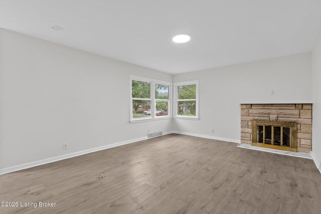 8706 Michael Edward Dr, Louisville, KY 40291