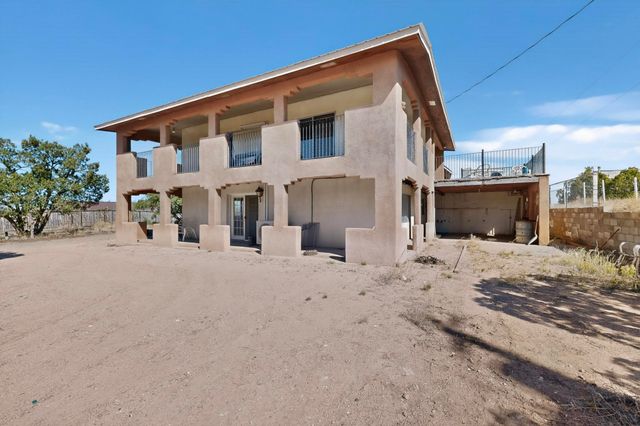 1302 Amarante Road, Santa Fe, NM 87507