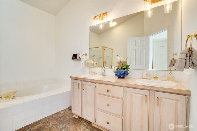 33 Lakewood Oaks Drive SW, Lakewood, WA 98499