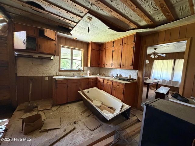 31111 Us 264, Belhaven, NC 27810
