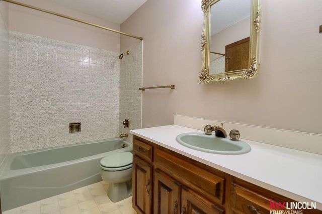 5401 S 73 Street, Lincoln, NE 68516