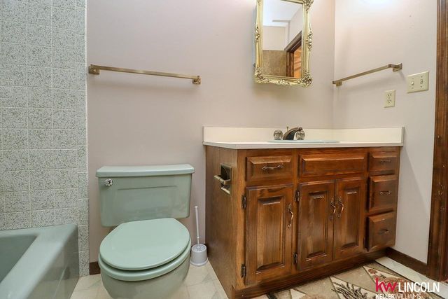 5401 S 73 Street, Lincoln, NE 68516