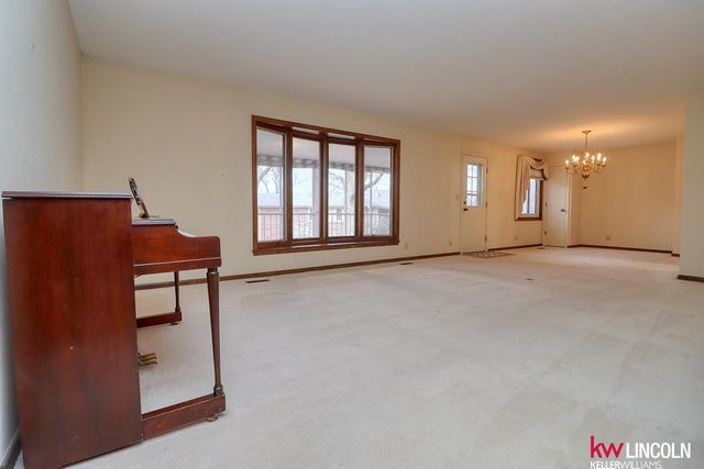 5401 S 73 Street, Lincoln, NE 68516