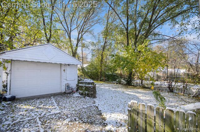 19418 Kingsville Street, Detroit, MI 48225