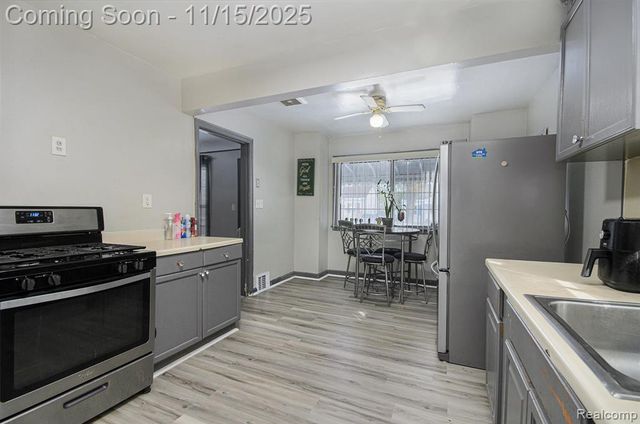 19418 Kingsville Street, Detroit, MI 48225