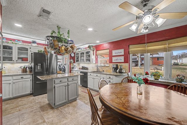 8240 Kramer Street, Lillian, TX 76061