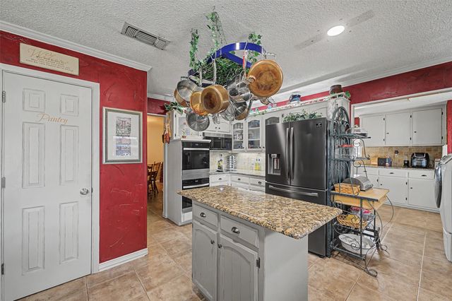 8240 Kramer Street, Lillian, TX 76061