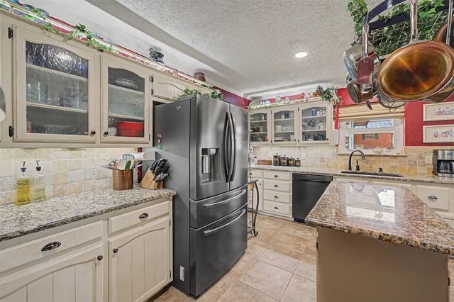 8240 Kramer Street, Lillian, TX 76061