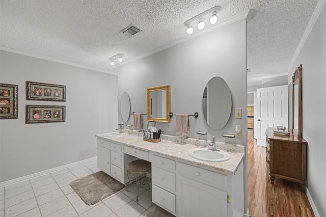 8240 Kramer Street, Lillian, TX 76061