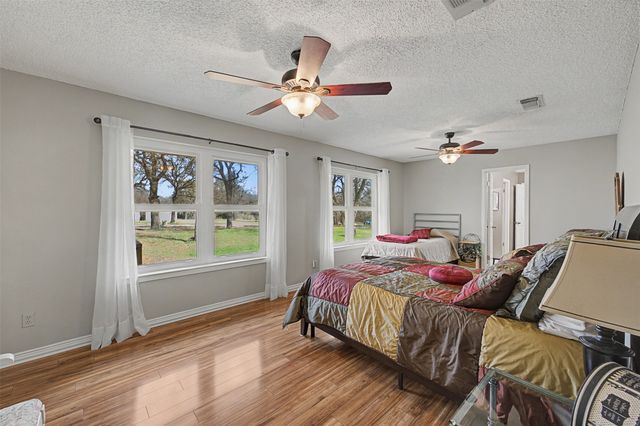 8240 Kramer Street, Lillian, TX 76061