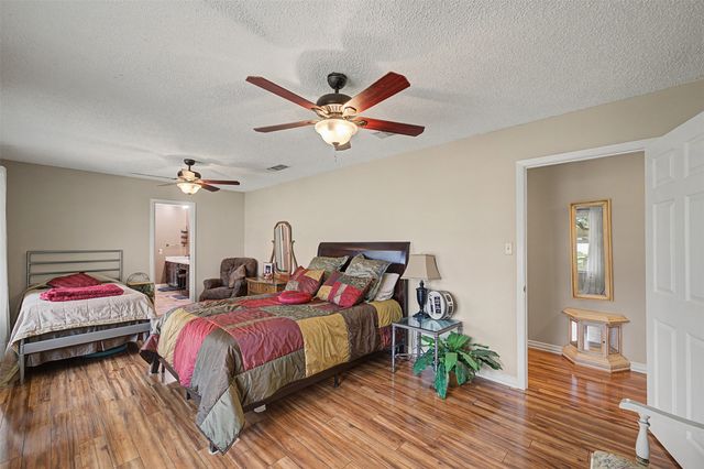 8240 Kramer Street, Lillian, TX 76061